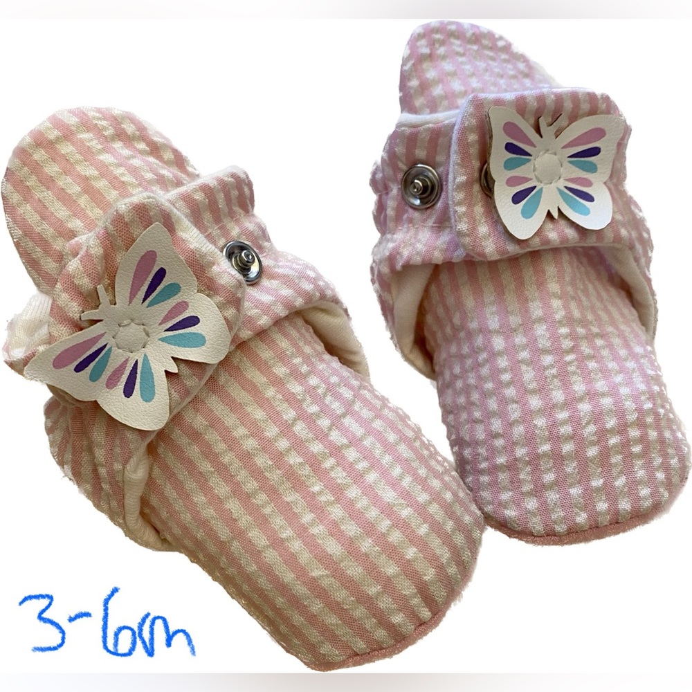 Robeez Baby Girl Pink Seersucker Crib Shoes - Like New!